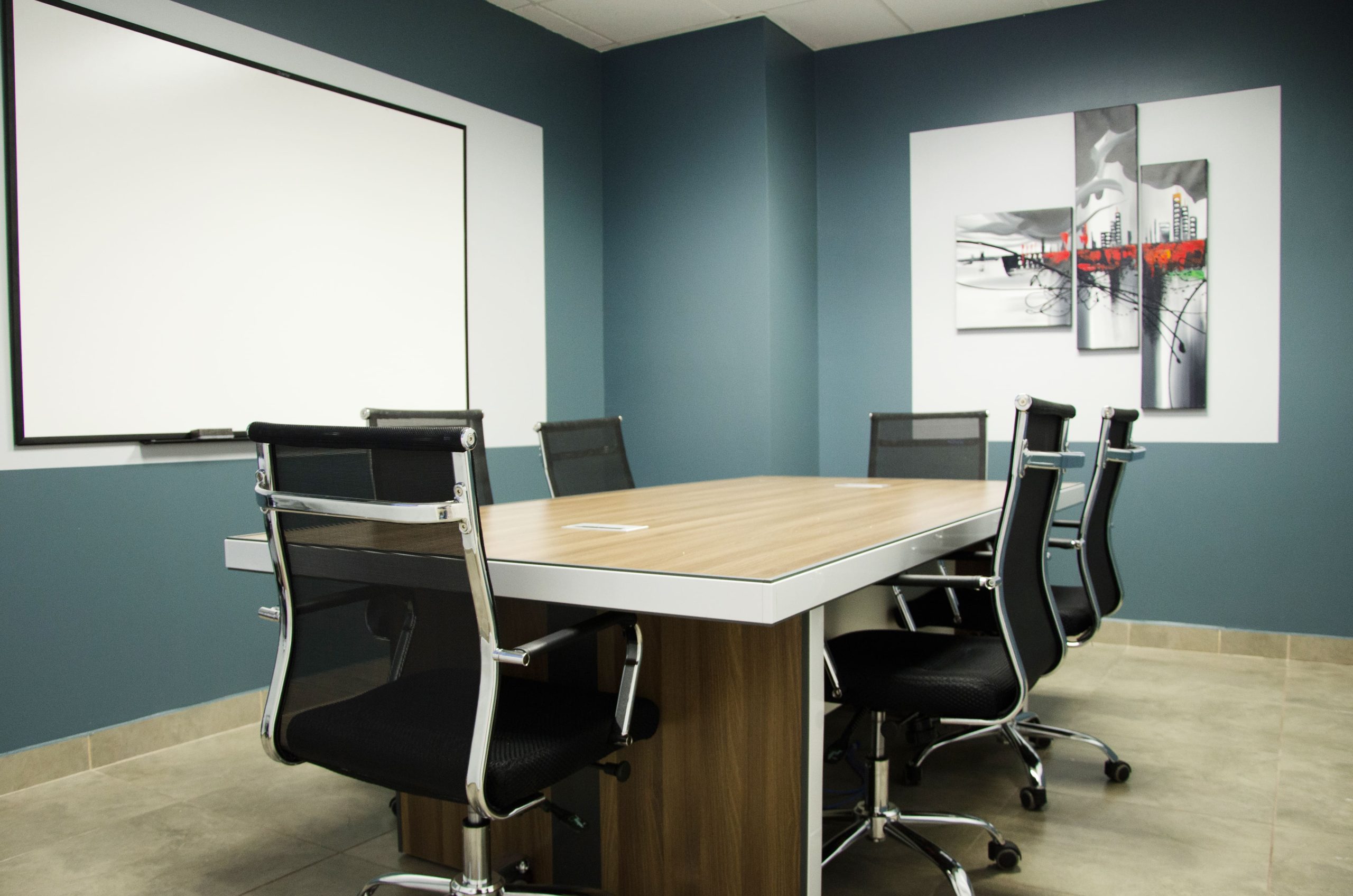 Circle Hub's conference room for meeting clients in Northridge