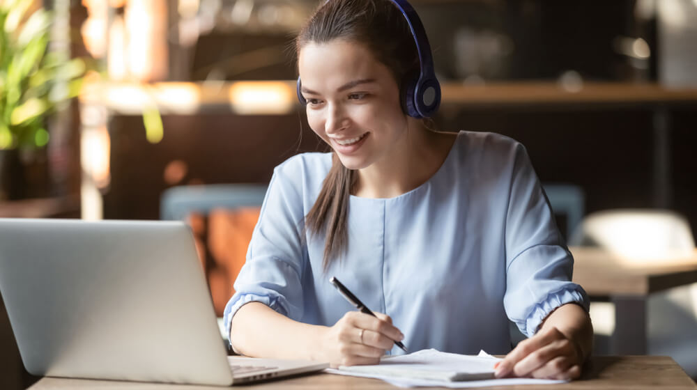 woman on laptop